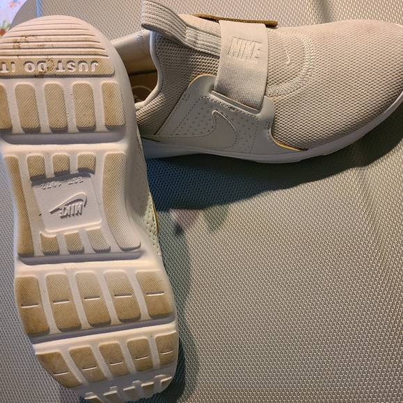 Gray Nike sneakers - Picture 2 of 2